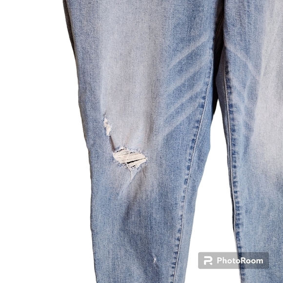 Women's Time & Tru Jeans - Picture 3 of 6